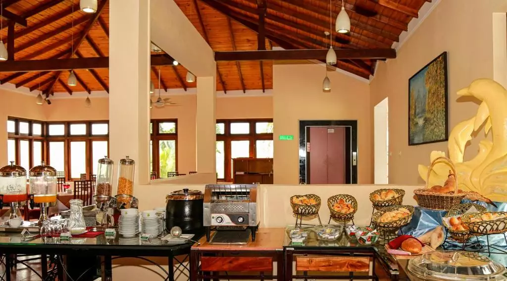 اسنک بار هتل اوآک ری سرن کندی سریلانکا